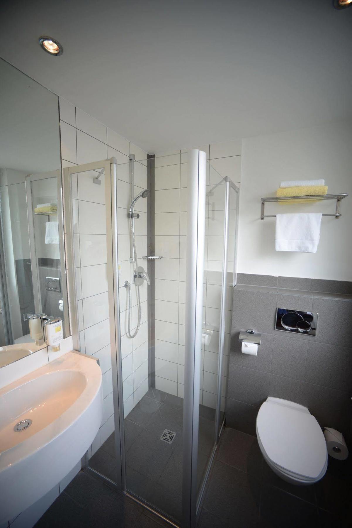 L'Escala Hotell Dreieich Exteriör bild